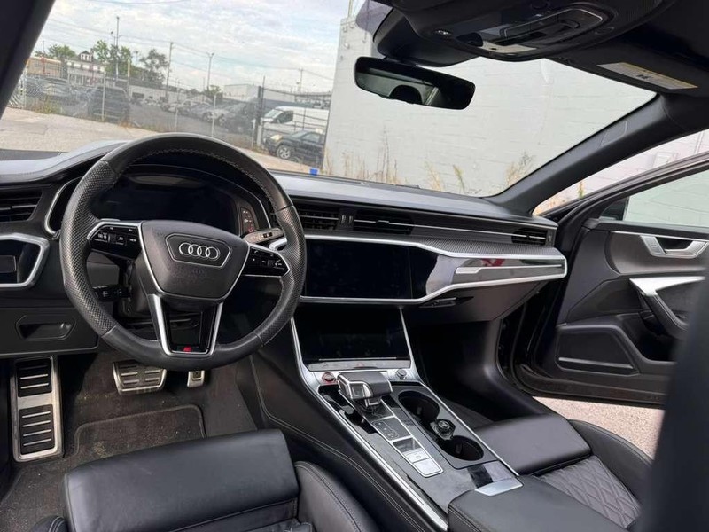 Audi S6 Sedan Vehicle Full-screen Gallery Image 17
