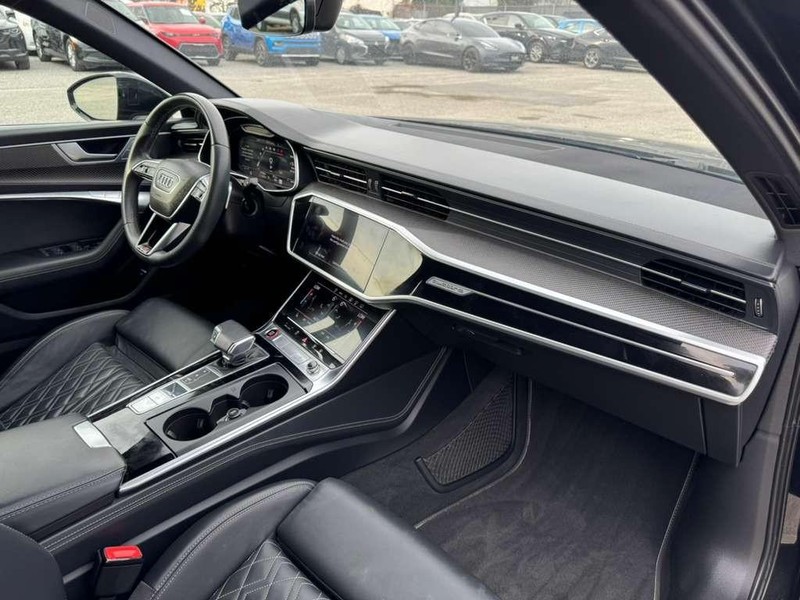 Audi S6 Sedan Vehicle Full-screen Gallery Image 21