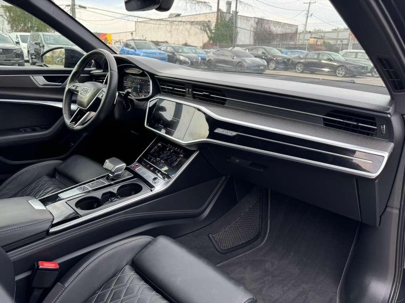 Audi S6 Sedan Vehicle Full-screen Gallery Image 22