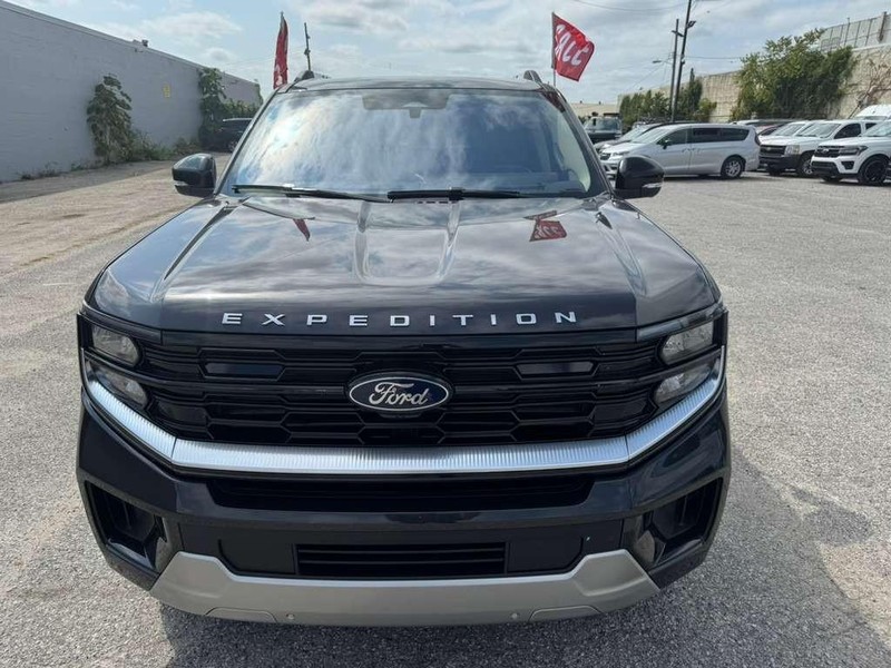 Ford Expedition Vehicle Full-screen Gallery Image 4
