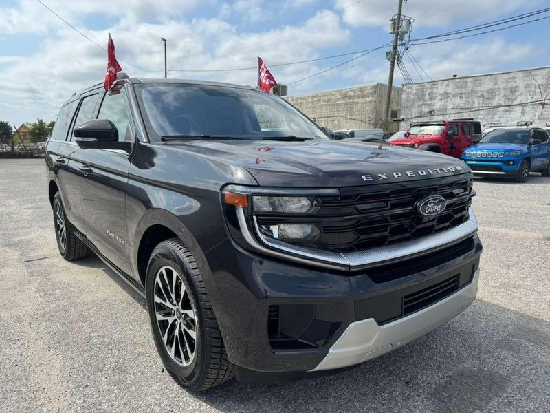 Ford Expedition Vehicle Full-screen Gallery Image 9