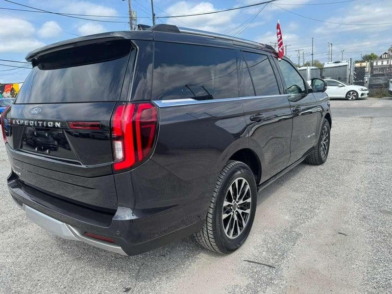 Ford Expedition Vehicle Full-screen Gallery Image 11