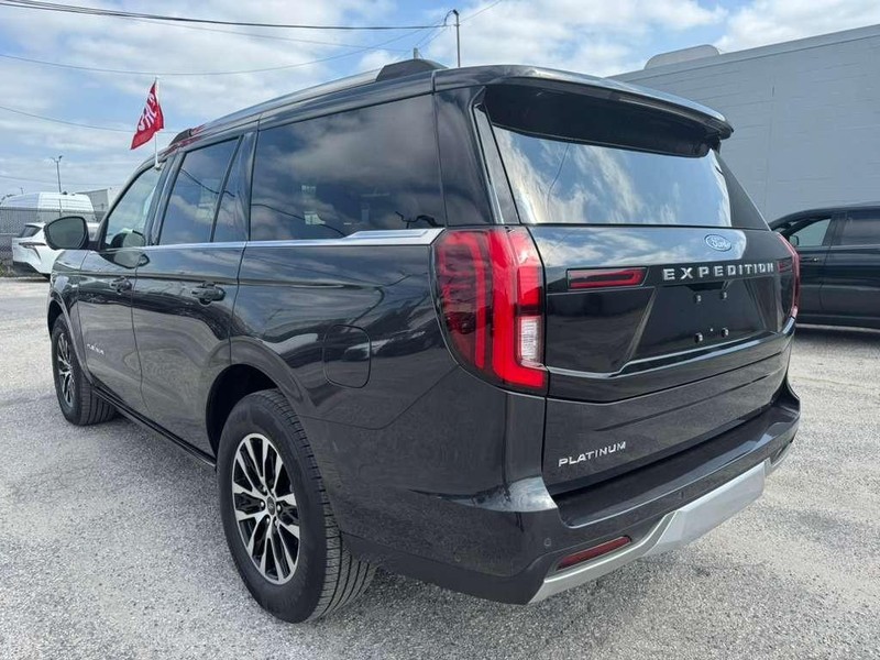 Ford Expedition Vehicle Full-screen Gallery Image 13