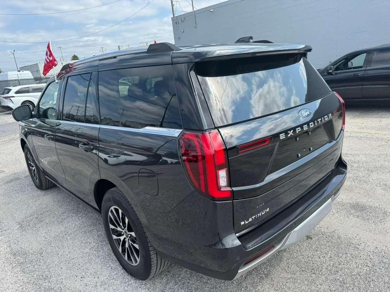 Ford Expedition Vehicle Full-screen Gallery Image 15