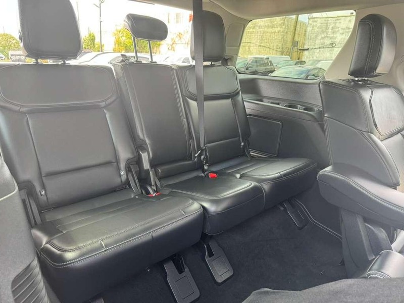 Ford Expedition Vehicle Full-screen Gallery Image 17