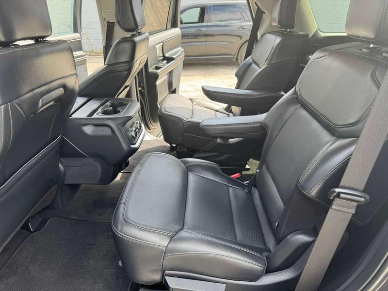 Ford Expedition Vehicle Full-screen Gallery Image 20