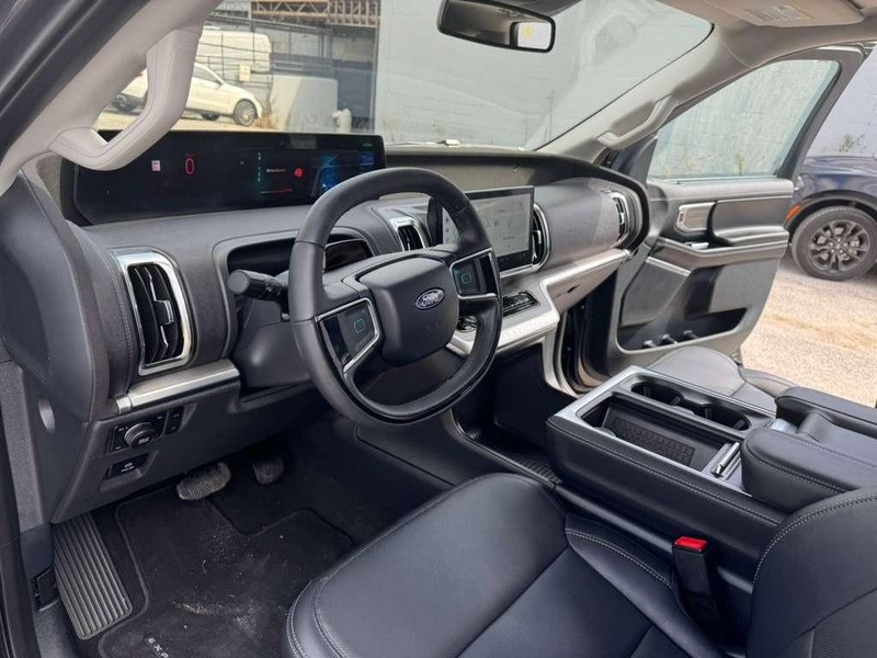Ford Expedition Vehicle Full-screen Gallery Image 22