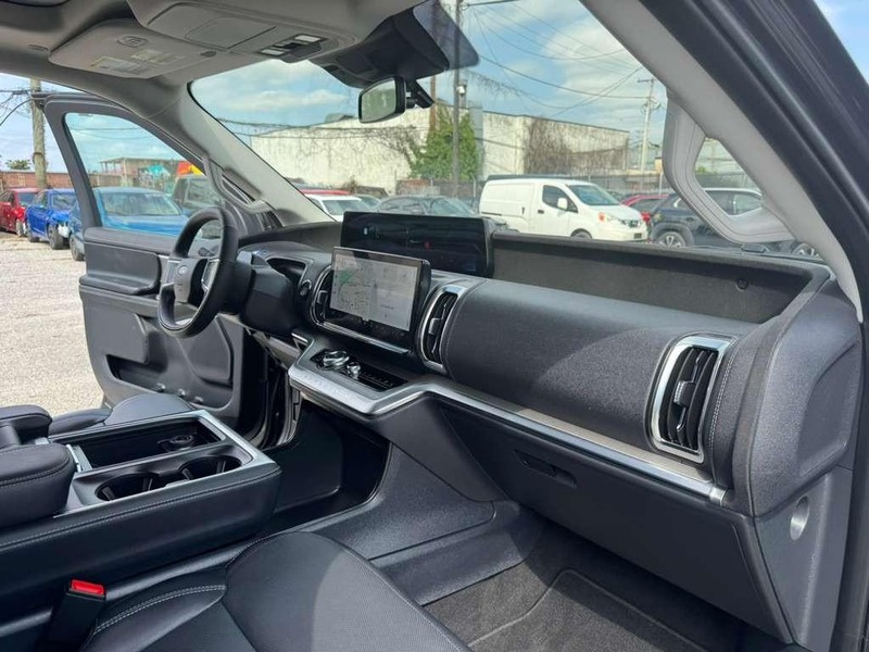 Ford Expedition Vehicle Full-screen Gallery Image 25