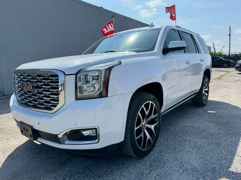 GMC Yukon Vehicle Full-screen Gallery Image 2