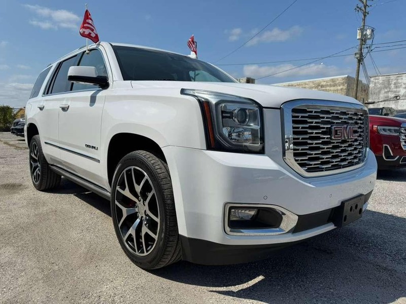 GMC Yukon Vehicle Full-screen Gallery Image 7