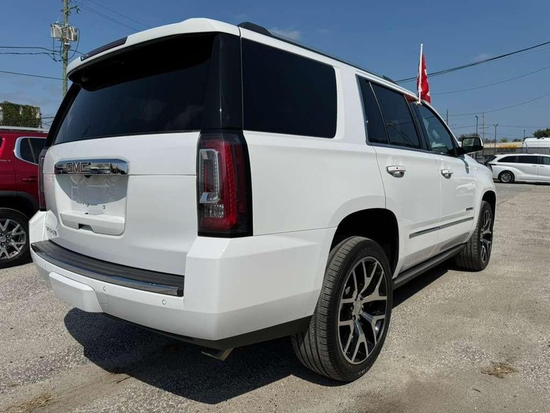 GMC Yukon Vehicle Full-screen Gallery Image 8