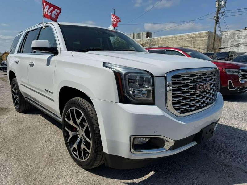GMC Yukon Vehicle Full-screen Gallery Image 9