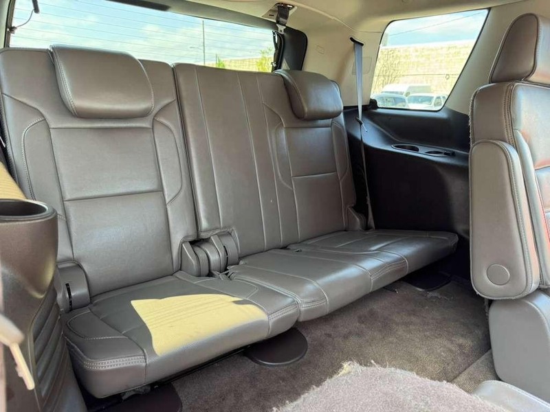 GMC Yukon Vehicle Full-screen Gallery Image 18