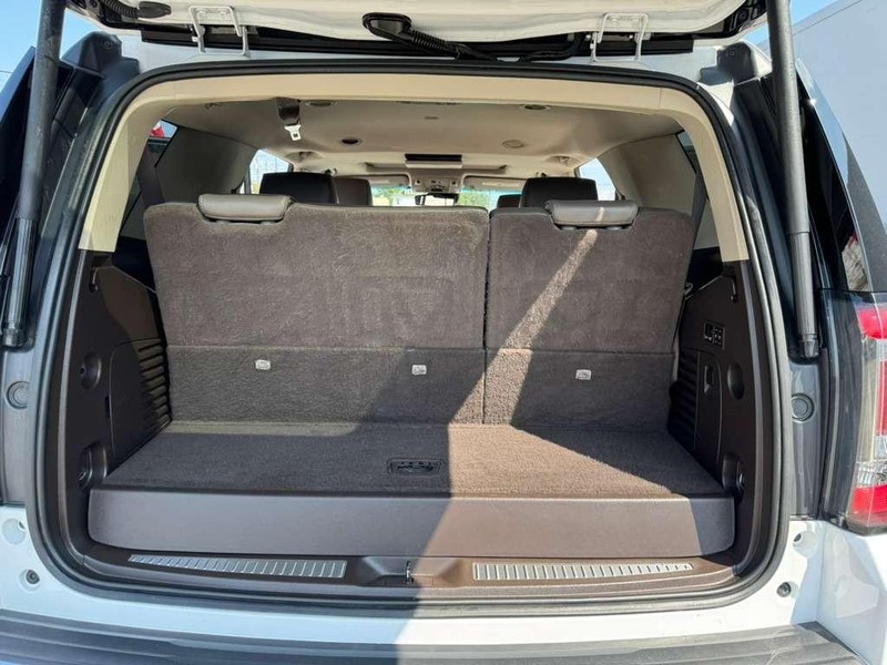 GMC Yukon Vehicle Full-screen Gallery Image 26
