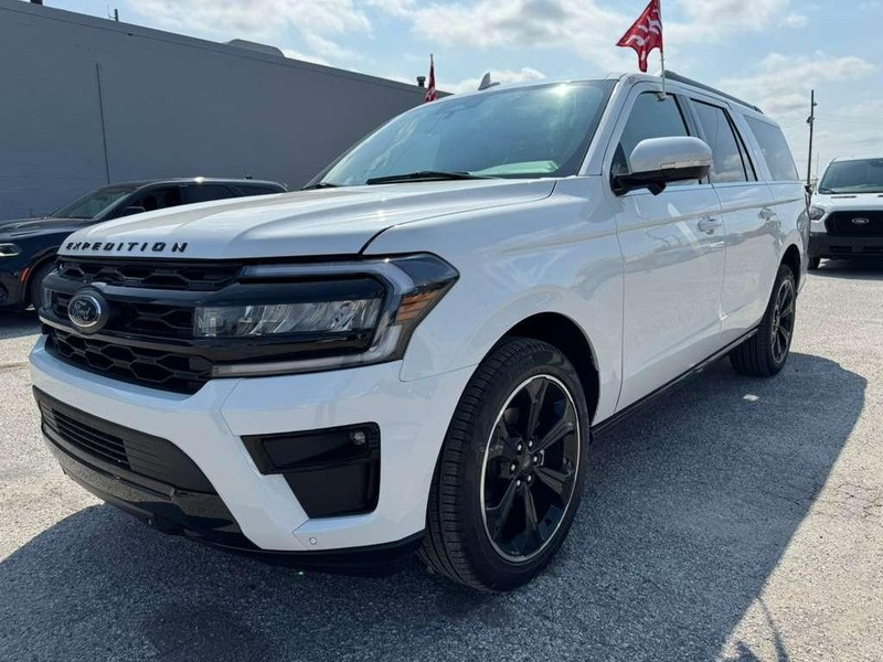 Ford Expedition Max Vehicle Full-screen Gallery Image 2