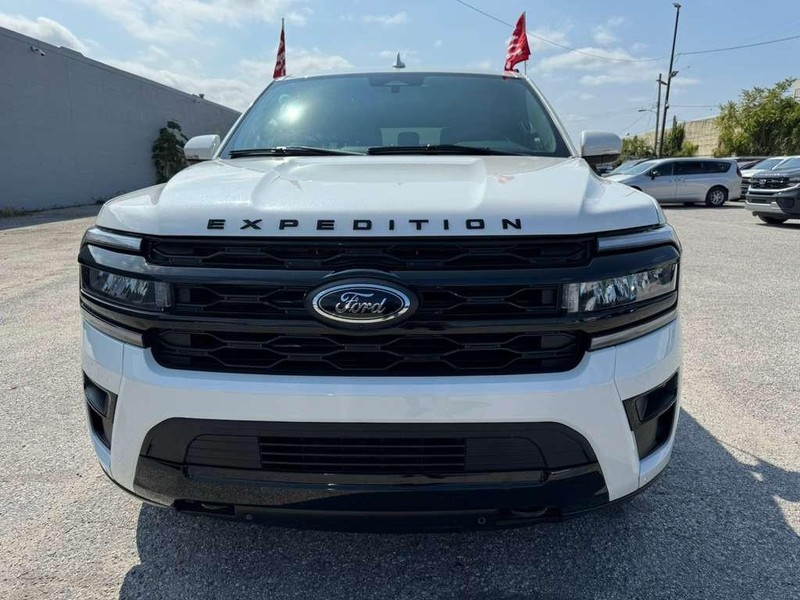 Ford Expedition Max Vehicle Full-screen Gallery Image 3