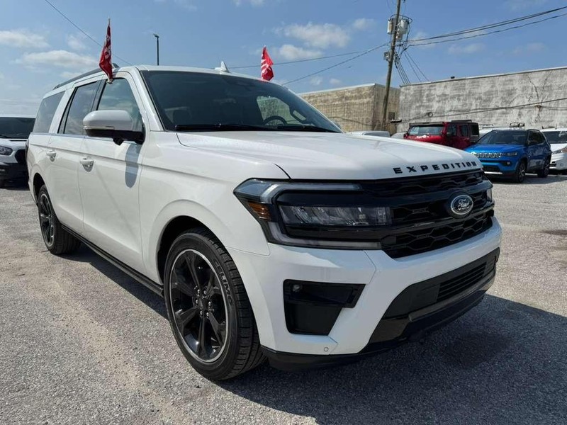Ford Expedition Max Vehicle Full-screen Gallery Image 4