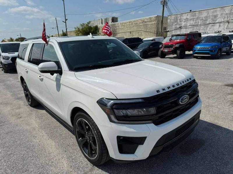 Ford Expedition Max Vehicle Full-screen Gallery Image 5