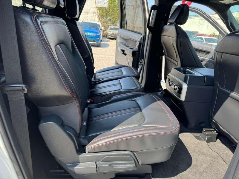 Ford Expedition Max Vehicle Full-screen Gallery Image 14