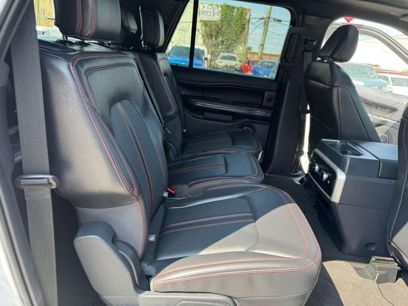 Ford Expedition Max Vehicle Full-screen Gallery Image 20