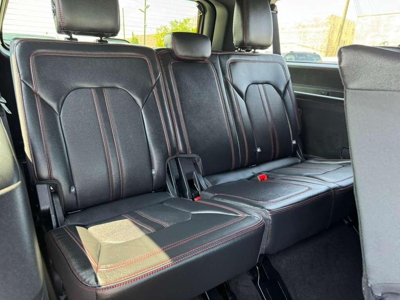 Ford Expedition Max Vehicle Full-screen Gallery Image 21