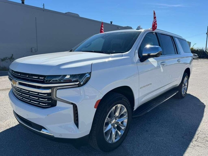 Chevrolet Suburban Vehicle Full-screen Gallery Image 2