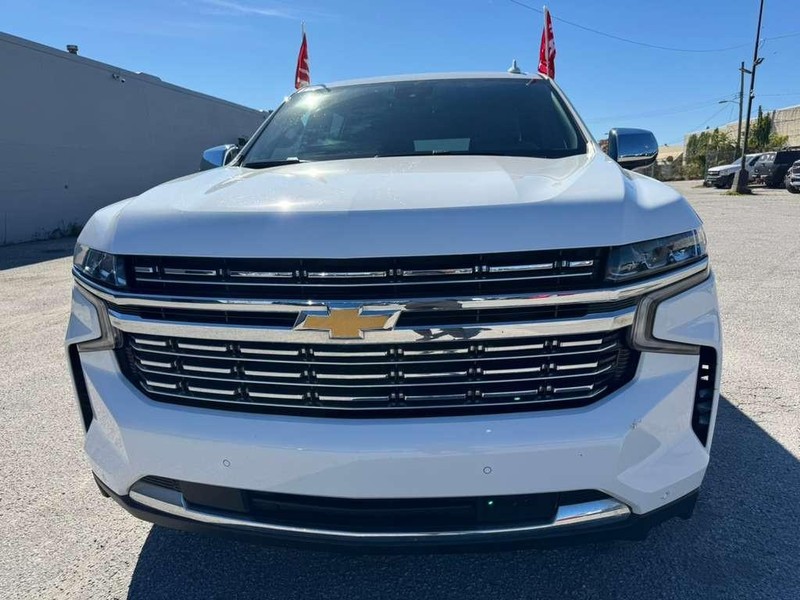 Chevrolet Suburban Vehicle Full-screen Gallery Image 3