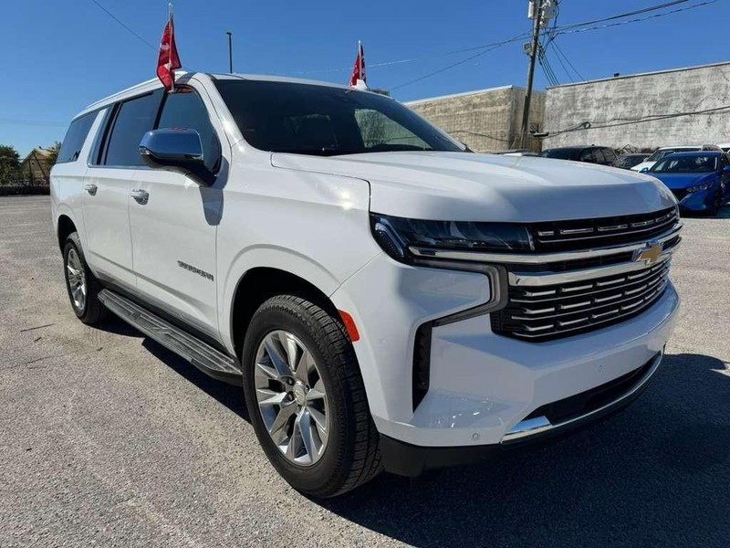 Chevrolet Suburban Vehicle Full-screen Gallery Image 6