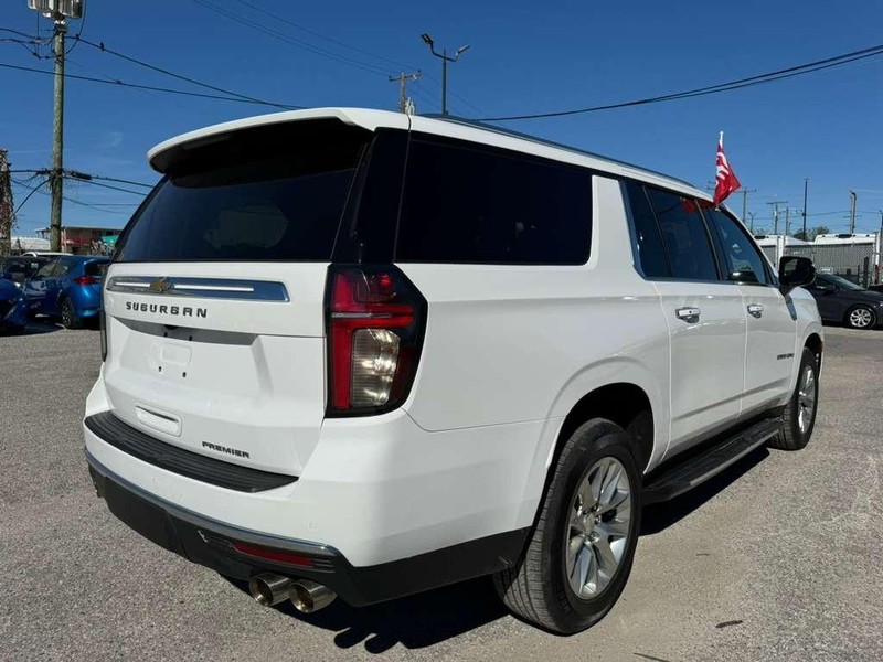 Chevrolet Suburban Vehicle Full-screen Gallery Image 7