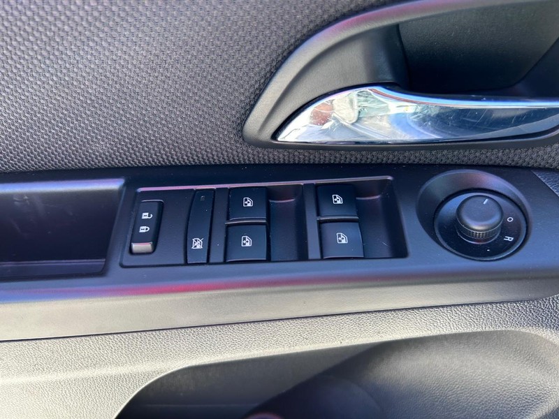 Chevrolet Cruze Vehicle Full-screen Gallery Image 18
