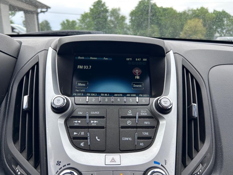 Chevrolet Equinox Vehicle Full-screen Gallery Image 12