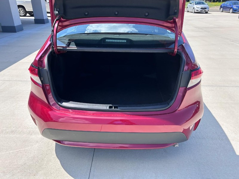 Toyota Corolla Vehicle Full-screen Gallery Image 6