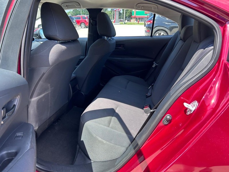 Toyota Corolla Vehicle Full-screen Gallery Image 9