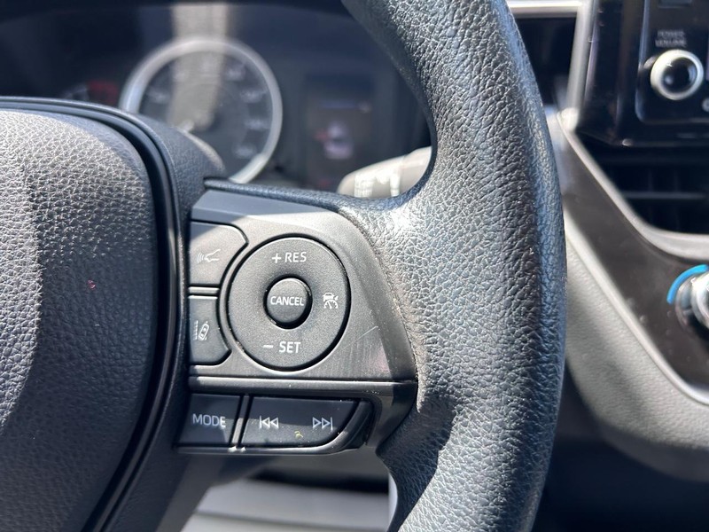 Toyota Corolla Vehicle Full-screen Gallery Image 13