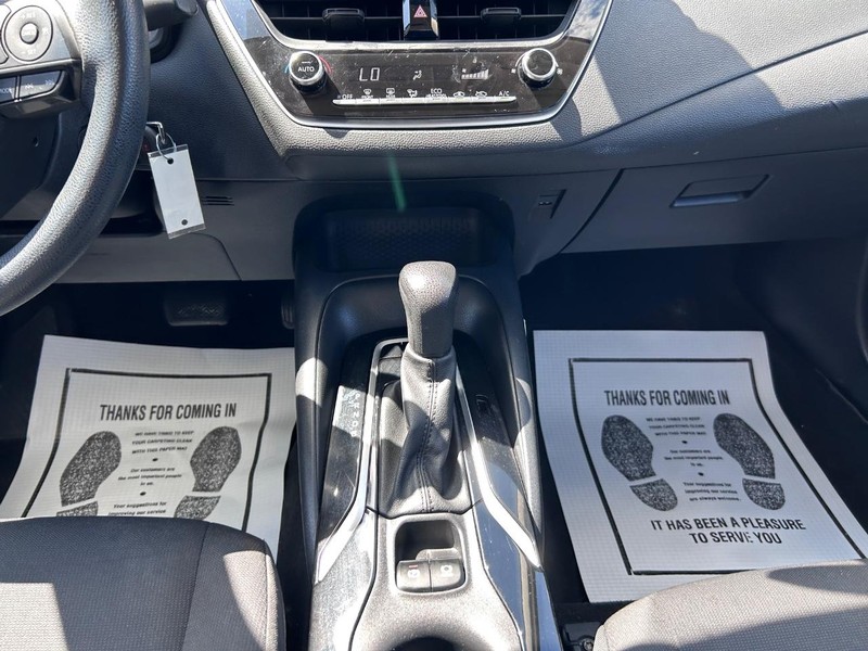 Toyota Corolla Vehicle Full-screen Gallery Image 16