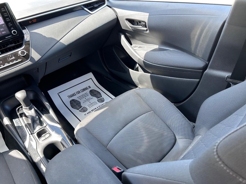 Toyota Corolla Vehicle Full-screen Gallery Image 17