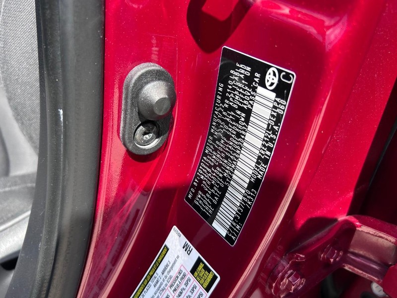 Toyota Corolla Vehicle Full-screen Gallery Image 22