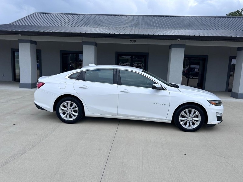 Chevrolet Malibu Vehicle Full-screen Gallery Image 2