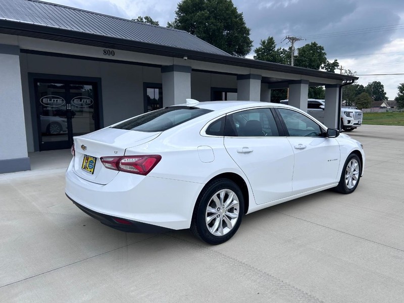 Chevrolet Malibu Vehicle Full-screen Gallery Image 3