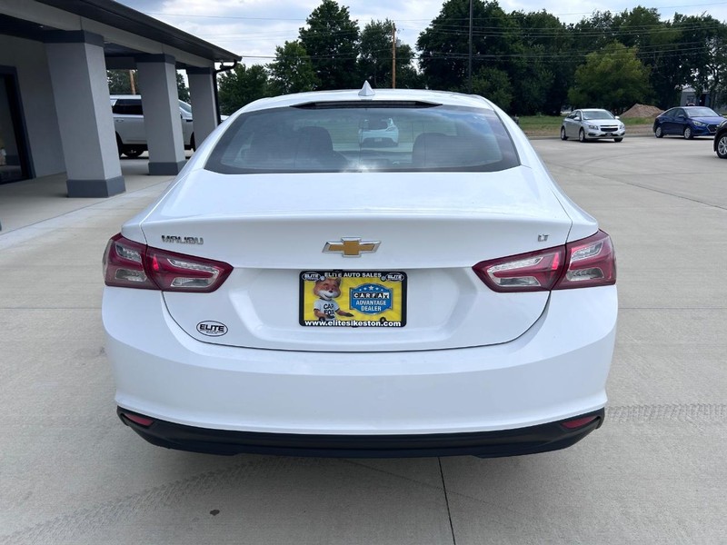 Chevrolet Malibu Vehicle Full-screen Gallery Image 4