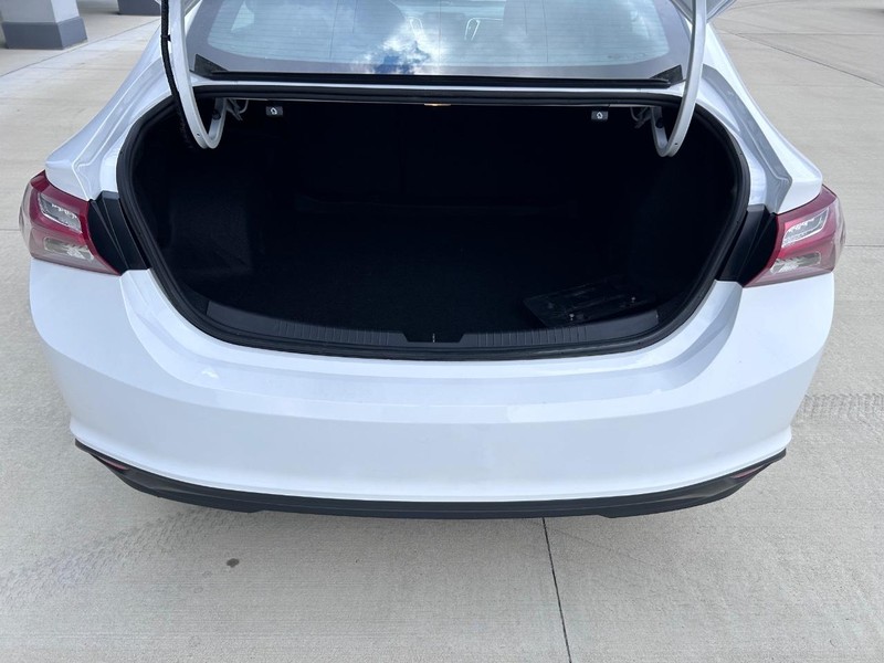 Chevrolet Malibu Vehicle Full-screen Gallery Image 5