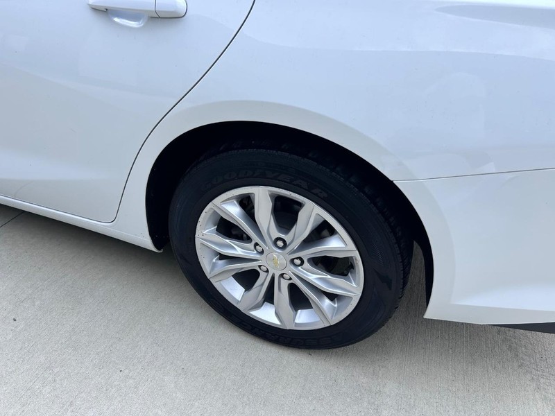 Chevrolet Malibu Vehicle Full-screen Gallery Image 6