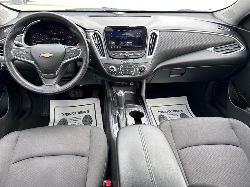 Chevrolet Malibu Vehicle Full-screen Gallery Image 10