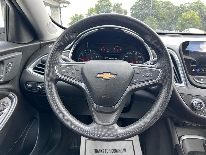 Chevrolet Malibu Vehicle Full-screen Gallery Image 11