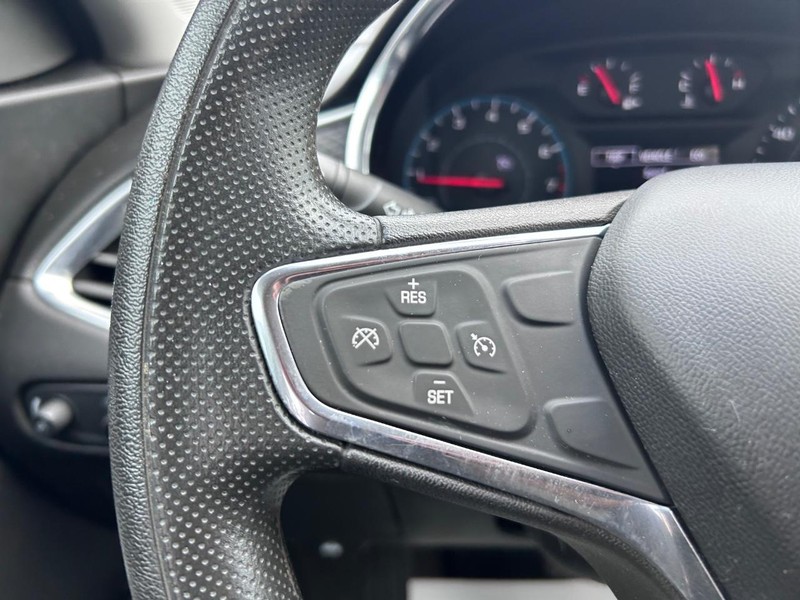 Chevrolet Malibu Vehicle Full-screen Gallery Image 12