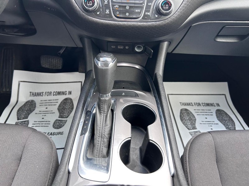 Chevrolet Malibu Vehicle Full-screen Gallery Image 16