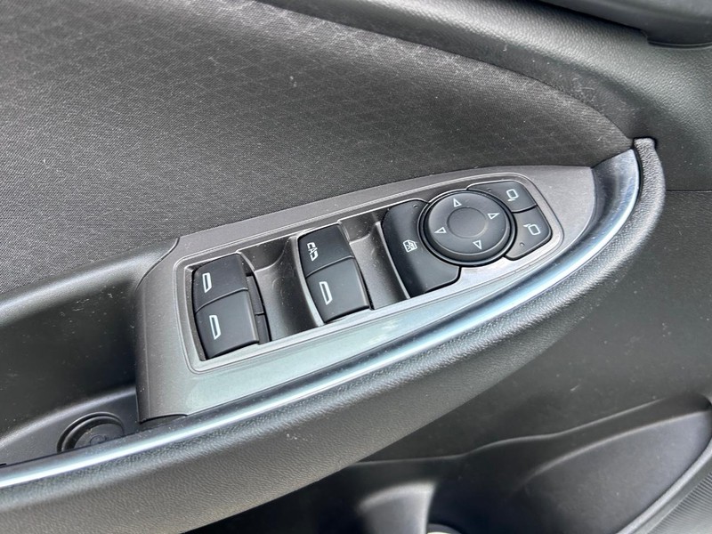 Chevrolet Malibu Vehicle Full-screen Gallery Image 18