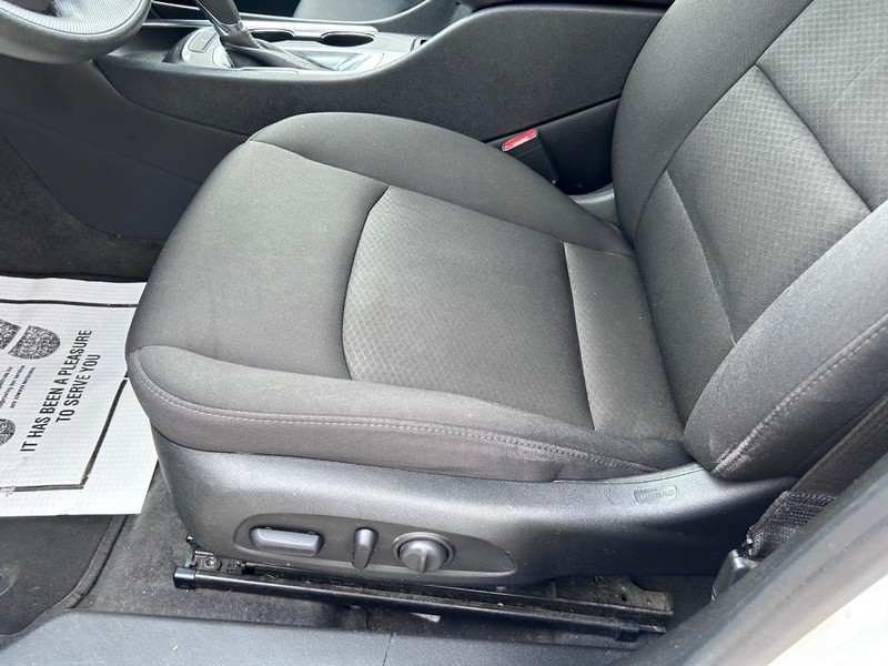 Chevrolet Malibu Vehicle Full-screen Gallery Image 19