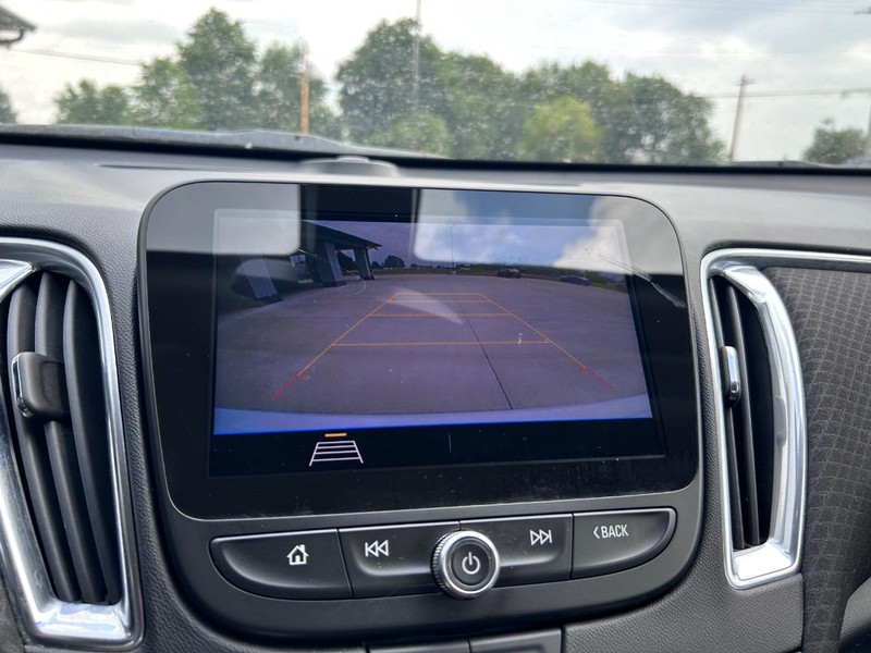 Chevrolet Malibu Vehicle Full-screen Gallery Image 21