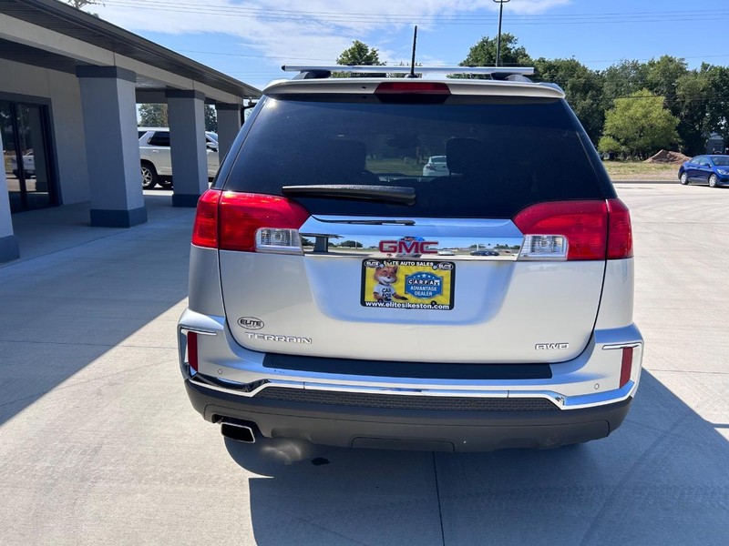 GMC Terrain Vehicle Full-screen Gallery Image 4